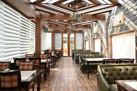 Dharm Resort Отели в г. Mughalsarai Rly. Settlement