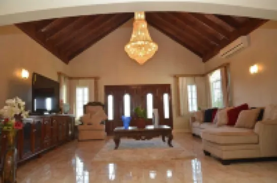 Charming 1-bedroom villa in Lucea with AC