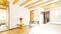 Comfortable Modern House with Large Garden, Stunning Mountain Views.