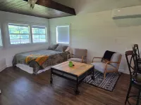 Escape to Nature - dog heaven near Katy Trail and I70.  80 acres, fire pit, wifi
