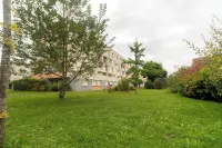 Paris is 2 stations away ( M14) Hoteles en Chevilly-Larue