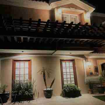 Big cozy house in gated community behind the American Consulate, 10-minute WALK. Hotel Exterior