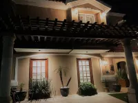 Big cozy house in gated community behind the American Consulate, 10-minute WALK. Hotels in 