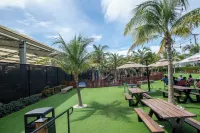 West Bay Oasis: 2BR Condo w/Pool