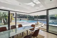 Architect designed villa with mirror pool and garden - Sérénité et Nature à Fayence Hotels in Fayence