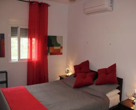 Rambla Retreats Apt Rojo, shared pool & hot tub.  Great views of Rambla de Oria