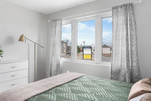 Downtown Apt w/ Free parking and AC