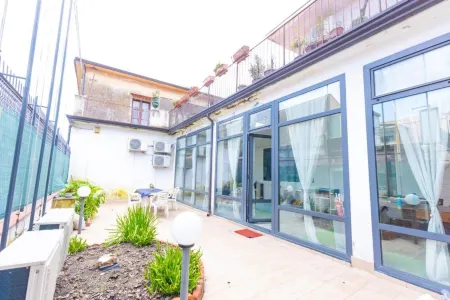 In the main square modern house Отели в г. Трекастаньи