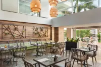 Hotel Alba Tampa, Tapestry Collection by Hilton - breakfast