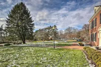 Spacious Estate w/ Courtyard: 2 Miles to Downtown! - Wifi