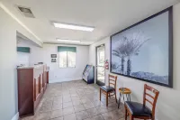 Super 8 by Wyndham Barstow