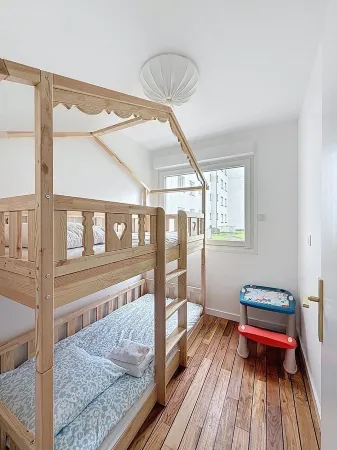 Newly renovated 3-bedroom apartment 300m from the beach and Rue St Jean