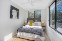 Renovated 3 bed Unit with Views Hotels in Umina Beach