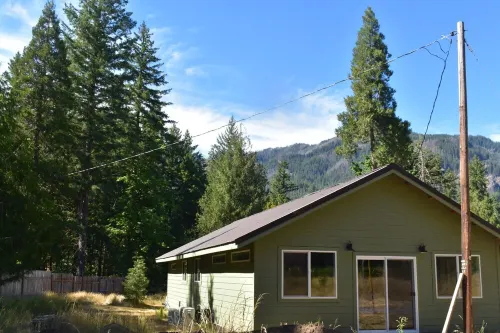 Cozy 3-Bed, 2-Bath McKenzie Bridge Home with AC & EV Charger