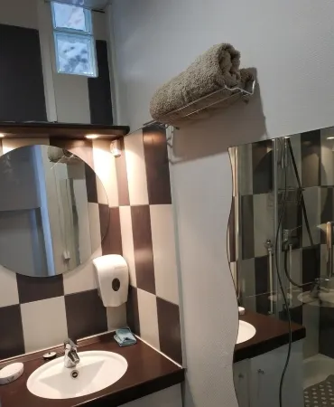 Small, fully-equipped 17-square-meter studio near Paris Centre Отели рядом с достопримечательностью «Alstom»