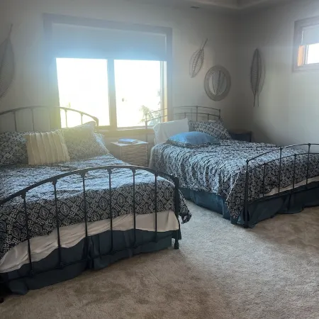 Romanic Getaway! River Front Property with View of the Columbia River