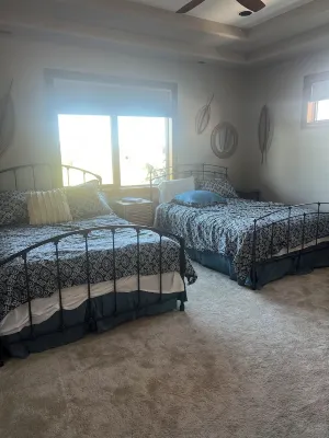 Romanic Getaway! River Front Property with View of the Columbia River