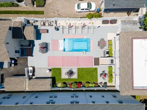 Oceanblock 2-bedroom beach house in Belmar with pool, AC, WiFi.