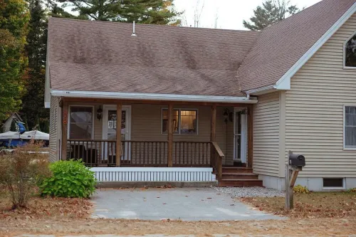 Spacious Lake House with direct access to private beach and marina on Big Sebago Hotels in Sebago