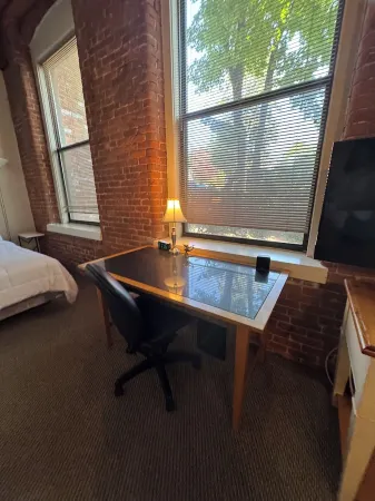 Cozy studio in the heart of Downtown Mystic.