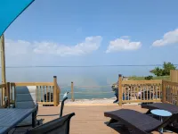 Waterfront 3 Bedroom Cottage w/Sunsets over Sandusky Bay
