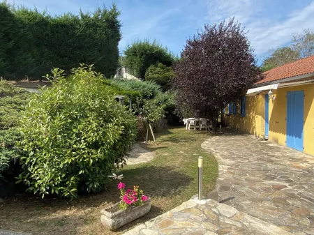 La Maison Provençale Отели рядом с достопримечательностью «Rose Garden Berland»