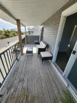 Modern Coastal Vibes – Elegant Beach Retreat in Ventnor City