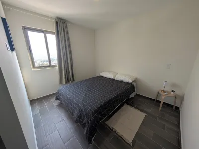 Penthouse with Volcano Views & Top Amenities - AC, Gym, Lounge, Patio, Workspace  호텔