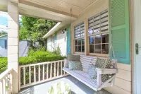 Charming 2-bedroom cottage in Historic Downtown Summerville