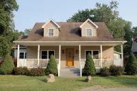 Modern Creekside Lakehouse Hotels in North Harmony