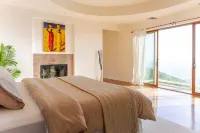 Sun House Malibu - Private Estate with Infinity Pool & Views - 6 bedrooms