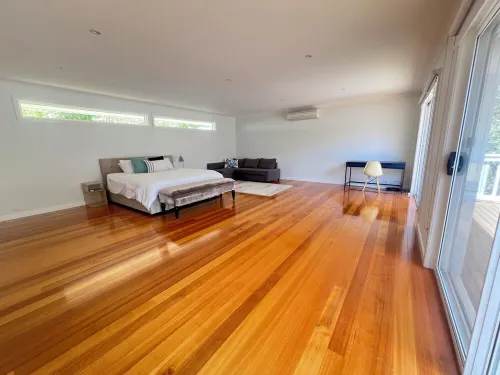 McCrae Beachfront Vacation Home- 4 bedrooms Hotels in McCrae