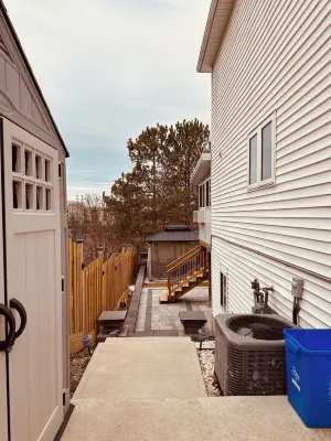 Serene ravine retreat. 2 mins drive to great fun world Arcade !