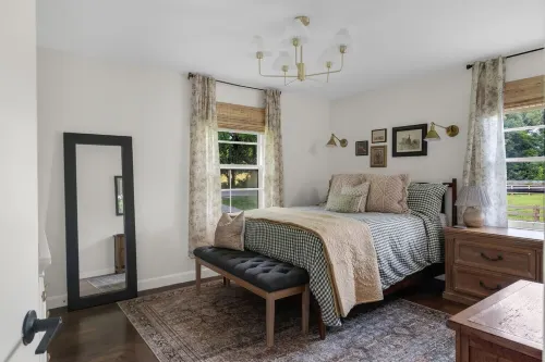 Huckleberry Guest House- Charming 2-bed cottage on serene Thompsons Station farm Hotel a Thompson's Station