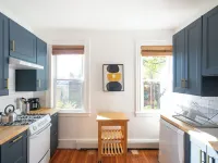 Cozy 2 bdrm Newburgh apartment with private parking Hotels in Newburgh