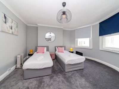 Central Hove 3 Bedroom Flat BN338AWAT