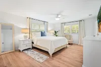 Airy 5br home w/pool, outdoor living, game room