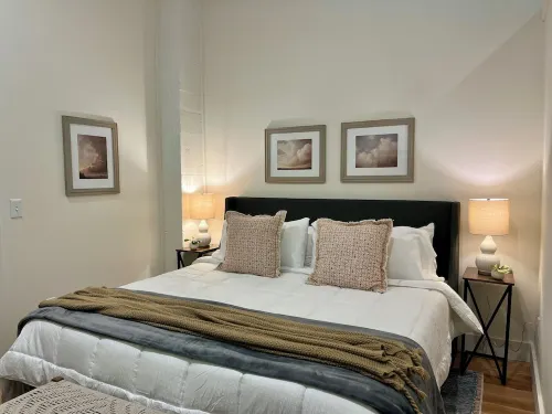 Romantic 1-Bedroom Retreat in Downtown Shelburne Falls—Walk to Everything