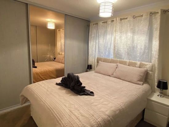 Dunfermline, 2 bedroom home with on-street parking