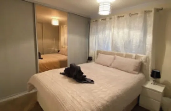 Dunfermline, 2 bedroom home with on-street parking Hotels in 