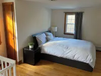 Charming 3-bedroom house with WiFi, AC and salt water pool Hotels in Woodbury