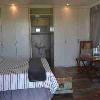 Cozy one bedroom suite, with a balcony, overlooking the pool and braai area. Rooms