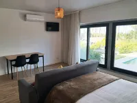 Room with private bathroom and pool view at Casa das Vinhas in Sesimbra