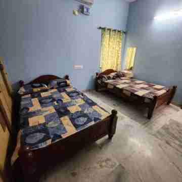 Holiday Home - FF 2BHK Full House Rooms