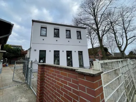 Newly built apartment only 5 minutes from the S-Bahn on foot Отели рядом с достопримечательностью «Holland-Park»