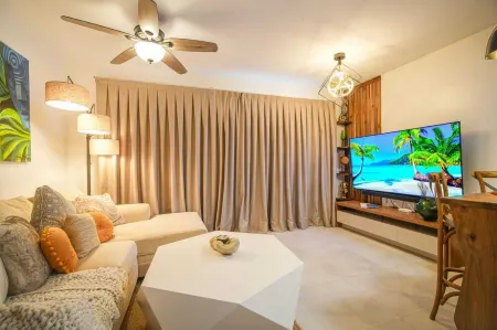 Malakita104, cozy & comfy, pool & beach apartment