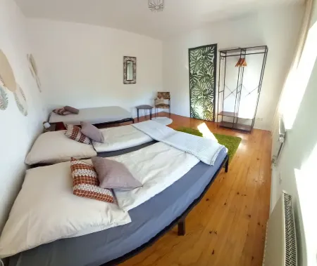 Ferienwohnung mit Garten in Reisbach Nähe Bayernpark Отели в г. Дингольфинг-Ландау