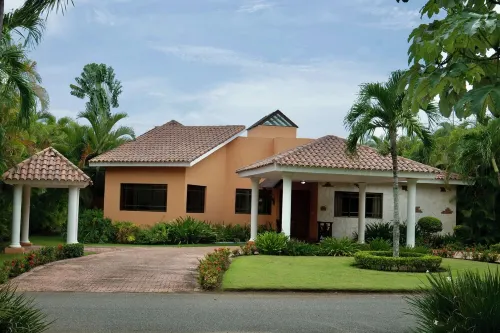 Villa Aurora JuanDolio-GuavaBerry-3BR-4Bds-6Px-WiFi-BBQ-Pool فنادق في Guayacanes