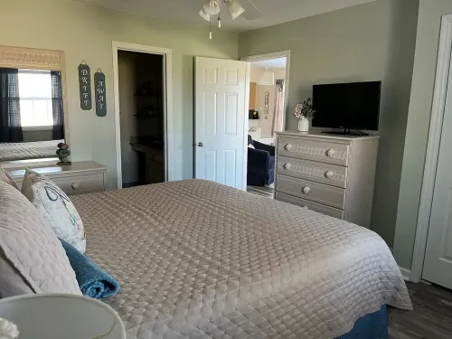 Beautiful 2 bd in Golf Community