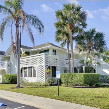 Coastal 1 Bdrm Villa w/Private Balcony in a Tropical Oasis